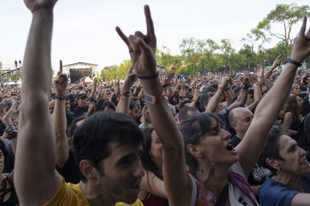 Jende asko bertaratu zen Azkena Rock Festivalen 23. edizioko lehen egunean Mendizabalara.