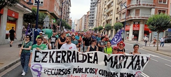 Cabeza de la marcha a su paso por Portugalete.