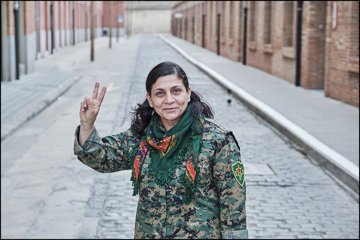 Sozdar Dêrik, dirigente de la milicia de mujeres kurdas YPJ