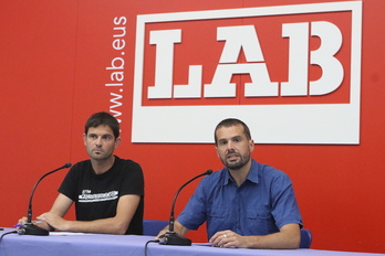 Inko Iriarte e Igor Arroyo, en su comparecencia ante los medios.