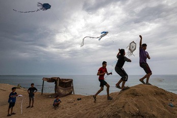 Haur palestinarrak, Gazako Al-Shati errefuxiatu gunean. 