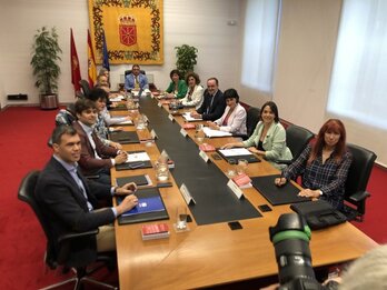 Reunión de la primera Mesa y Junta de Portavoces del Parlamento navarro.