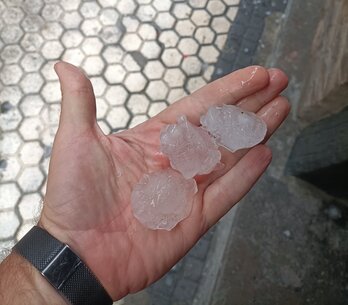 Granizos de gran tamaño en Zumaia. 