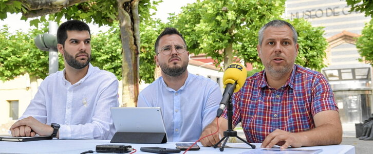 Carlos Guzmán, Rafa Martinena y David Álvarez, en la comparecencia en Castejón.