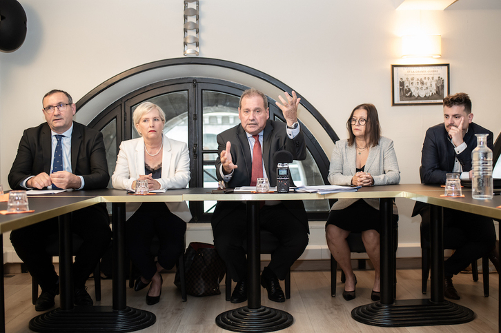 El senador saliente, Max Brisson (Les Républicains) durante la presentación de su candidatura, el 20 de junio, en Baiona.