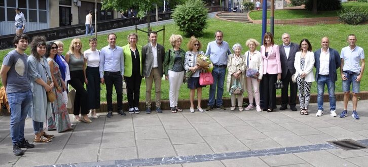 Participantes en el homenaje a los siete vecinos de Portugalete que fueron deportados a campos de concentración nazis.