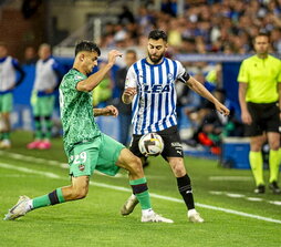 El Alavés regresa a Primera tras conseguir el ascenso en el último segundo.