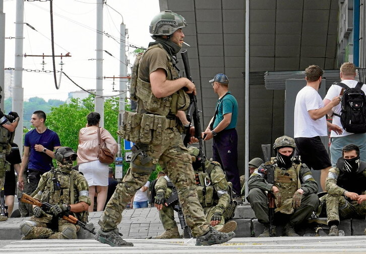 Mercenarios del grupo Wagner, en las calles de Rostov del Don.