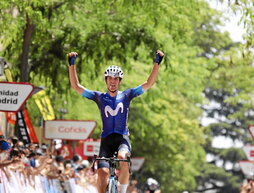 Exhausto pero feliz, Oier Lazkano cruza la meta de San Lorenzo de El Escorial.