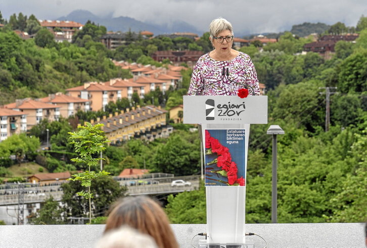 Egiari Zor Fundazioak, atzo, Torturaren Aurkako Nazioarteko Egunean, Donostian egindako   ekitaldia.