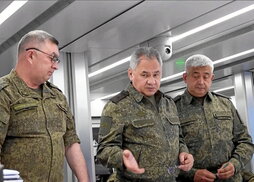 El ministro ruso de Defensa, Sergei Shoigu, en una visita al frente en Ucrania.