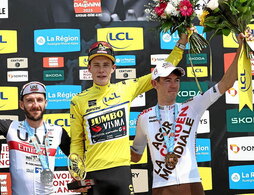 Vingegaard llega tras ganar Dauphiné por delante de Adam Yates y O’Connor.