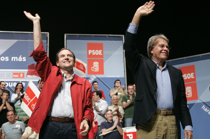 El candidato Javier Puras y Felipe González en 2007, antes de que el PSOE ordenara al PSN dejar vía libre a UPN en el famoso «agostazo».