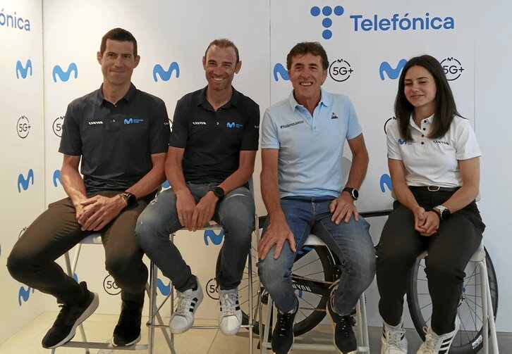 el segoviano con Alejandro Valverde, Imanol Erviti y Lourdes Oyarbide en un acto de Movistar en Bilbo