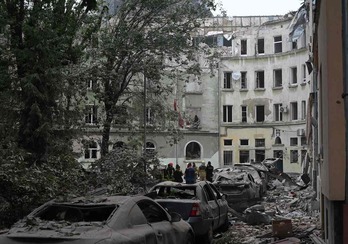 Daños en una zona residencial de Leópolis tras el bombardeo ruso.