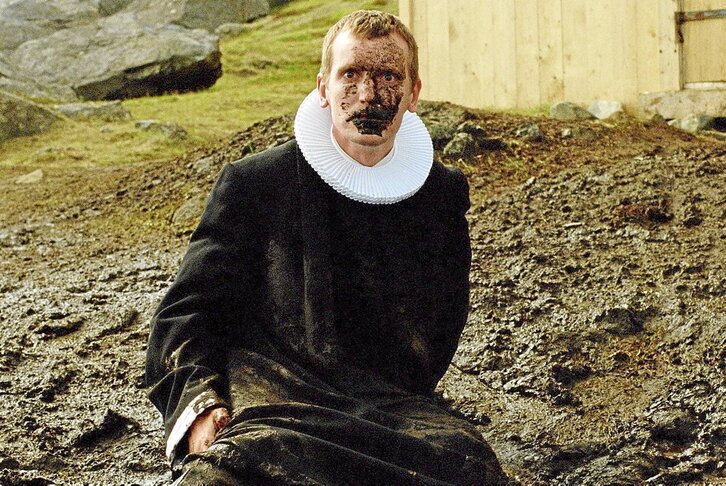 Elliott Crosset Hove encarna al joven pastor Lucas en “Godland”, película que resultó premiada en la sección Zabaltegi-Tabakalera del último Zinemaldia.
