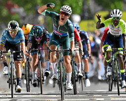 Philipsen superó con claridad a Cavendish y Girmay y reforzó su maillot verde.