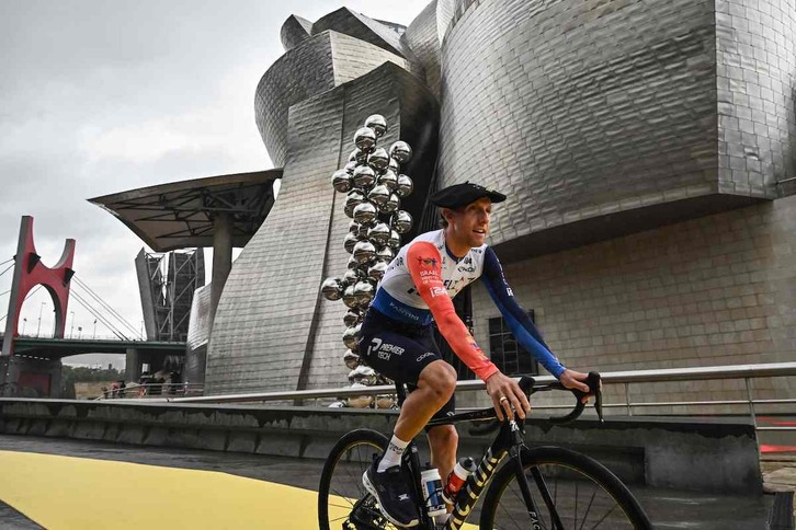 Michael Woods, en la presentación de equipos del Tour en el Guggenheim.