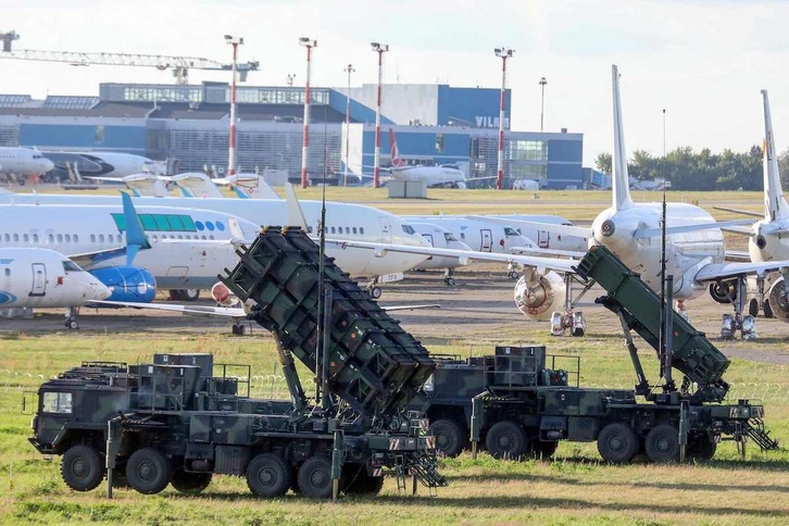 Sistema de misiles antimisiles Patriot en el aeropuerto de Vilna.