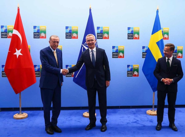 Reunión del secretario general de la OTAN con el presidente turco y el primer ministro sueco.
