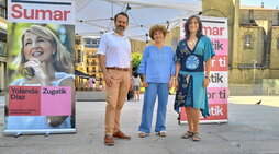 Pilar Garrido, entre los candidatos Joserra Becerra y Miren Echeveste.