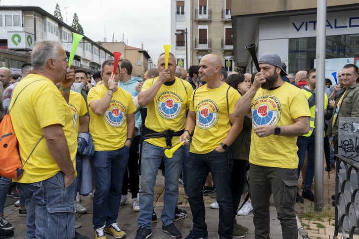 Ertzainas amenazando la celebración del Tour el pasado 22 de junio en Gasteiz.