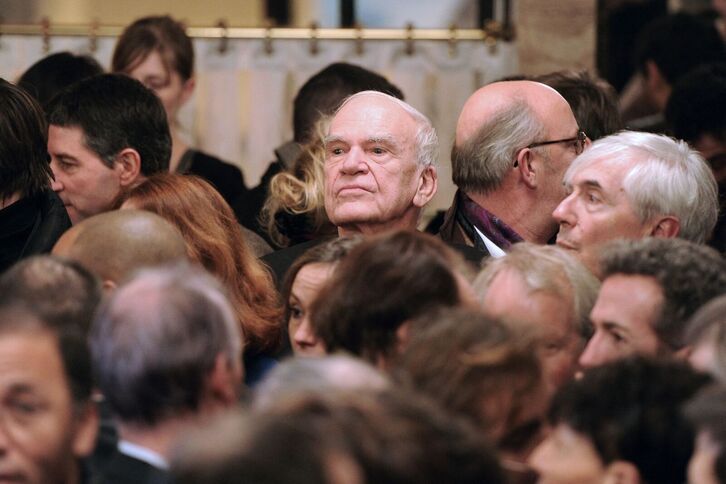 En 2010, en París, en una de las pocas fotografías recientes de Milan Kundera. Fue siempre un escritor hermético.