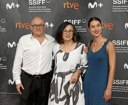 Rebordinos junto a Chelo Louleiro y Miren Arrieta, representantes de «El sueño de la sultana».