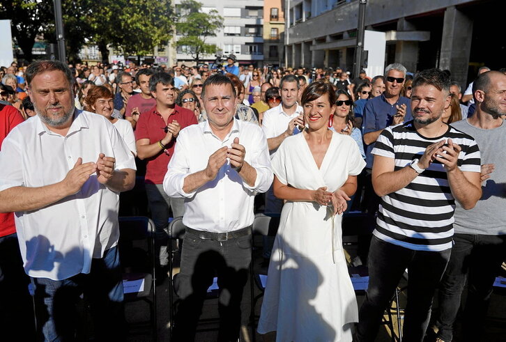 Acto conjunto de EH Bildu y ERC en Durango, durante esta campaña.