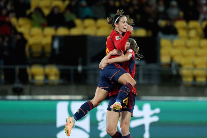 Aitana celebra el gol que ampliaba distancias para España.