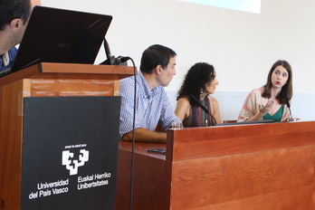 Ruiz, Calvete y Huguet, durante el curso de verano de la UPV/EHU.