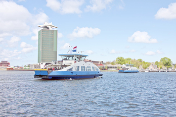 Ámsterdam trata de impedir que los cruceros atraquen en el centro de la ciudad para reducir los niveles contaminación.