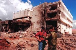 Tanzaniako enbaxada, atentatuaren ostean.