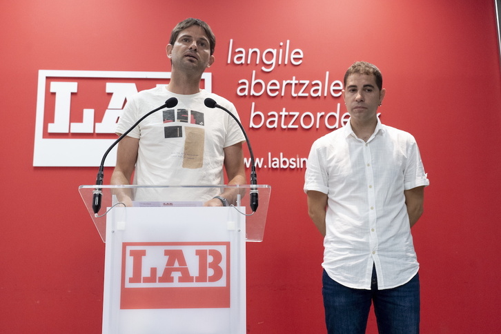Inko Iriarte e Imanol Karrera, durante su comparecencia ante los medios.