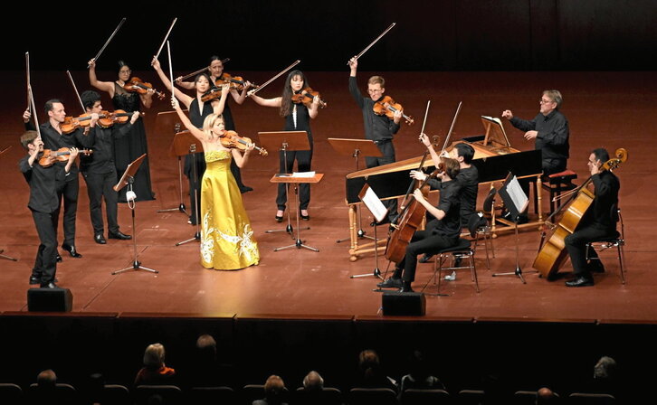 Mutter’s Virtuosi actuarán en el Kursaal. En el centro de la imagen, la reputada violinista Anne-Sophie Mutter.