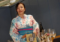 Cada sake tiene su propia temperatura, que va desde los 5º hasta los 55º, y un grado alcohólico entre 15 y 16º. Los sakes están clasificados según el porcentaje del pulido el arroz.