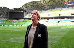 Martina Voss Tecklenburg triunfó como jugadora y también empieza a hacerlo como entrenadora, tras clasificar a Suiza para su primer Mundial hace cuatro años y lograr la plata europea con Alemania el verano pasado.