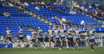 Los jugadores de la Real, en un entrenamiento de pretemporada en Anoeta.