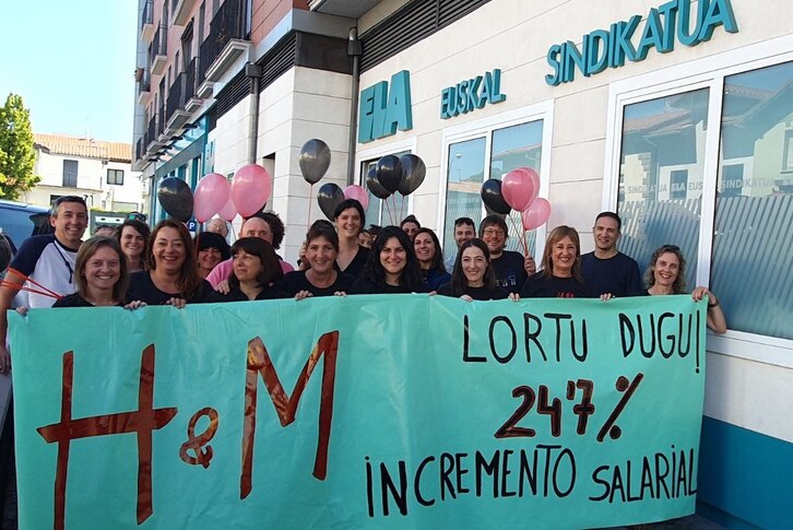 Las trabajadoras de H&M de La Morea celebran el incremento salarial logrado.