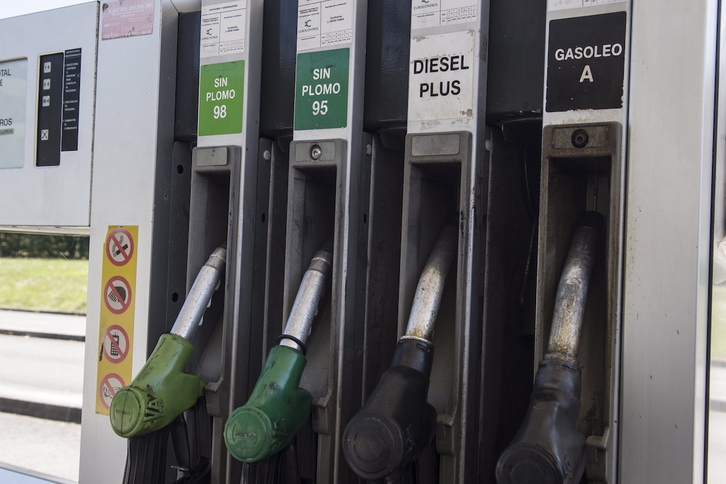 El precio de los carburantes sigue subiendo en pleno éxodo veraniego.