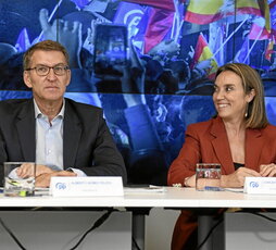 Alberto Núñez Feijóo y Cuca Gamarra durante una reunión del PP.