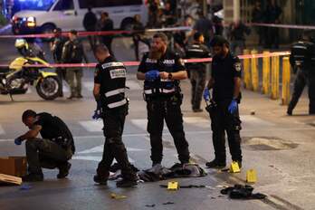 Agentes israelíes en el lugar del suceso.