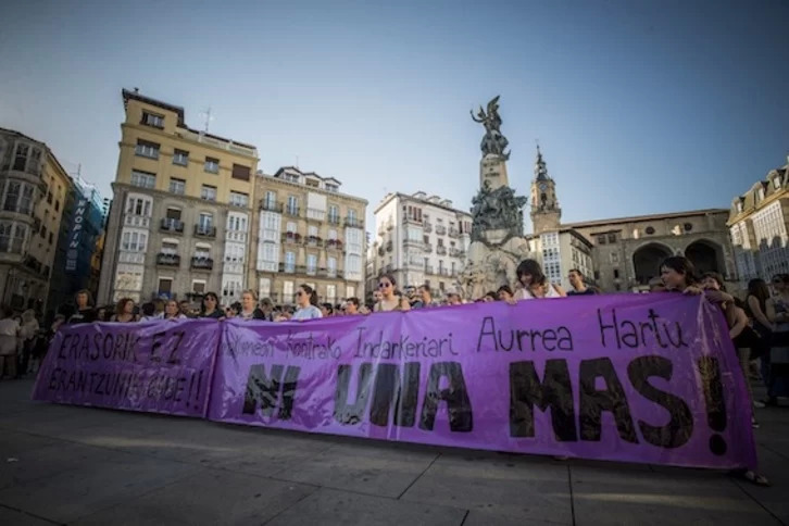 Imagen de archivo de una concentración contra la violencia machista en Gasteiz. 
