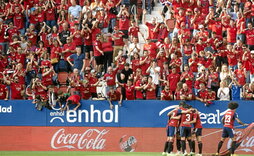 Osasuna celebra un gol en el partido frente al Girona en el que certificó su presencia en la Conference League.