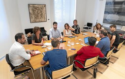 Delegaciones del PSN, Geroa Bai y Contigo-Zurekin en la larga reunión de ayer en el Parlamento.