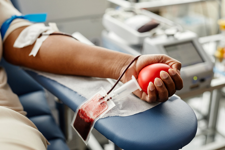 A partir de ahora los hombres homosexuales y bisexuales de Estados Unidos vuelven a poder donar sangre.