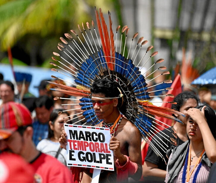 Marcha de indígenas por los derechos de sus territorios.