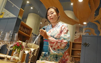 Cada sake tiene su propia temperatura, que va desde los 5º hasta los 55º, y un grado alcohólico entre 15 y 16º. Los sakes están clasificados según el porcentaje del pulido el arroz