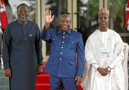 El presidente de la Comisión Cedeao, Touray; el líder de Burundi, Ndayishimiye; y el ministro de Exteriores de Nigeria, Lamuwa.
