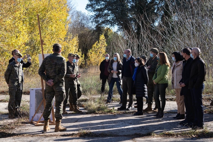 Visita de la ministra de Defensa española Margarita Robles al campamento militar de Monte la Reina, en 2021, con la vista puesta en su posible reapertura.